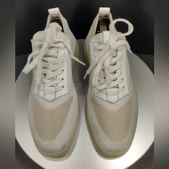 Other - Wolf & sheperd women Cream Sneakers size 5 pre Owned Exellent condition